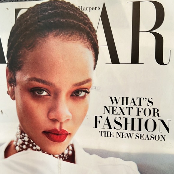 "Collectors" Harper's Bazaer Magazine (Rhianna) 2020 lssue - Picture 3 of 12